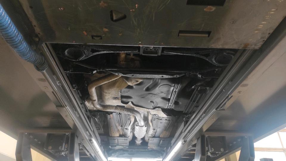Ford S-Max 2011 — photo 16