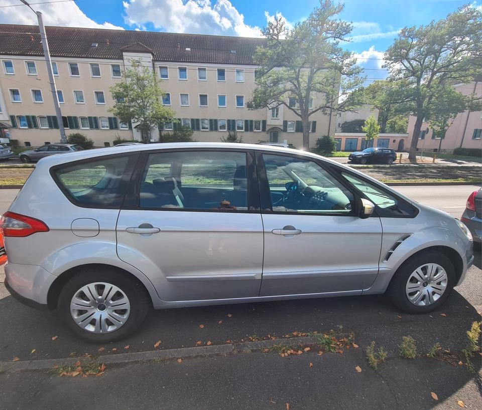 Ford S-Max 2011 — салон