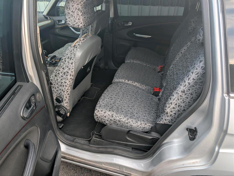 Ford S-Max 2012 — photo 11
