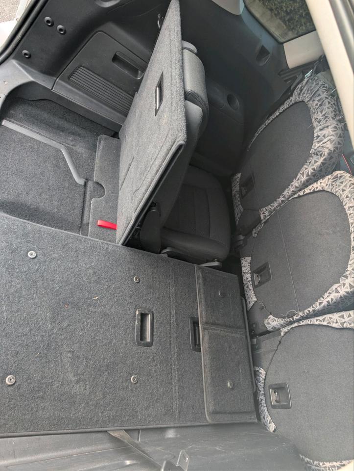 Ford S-Max 2012 — photo 13