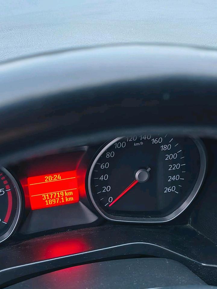 Ford S-Max 2012 — photo 11