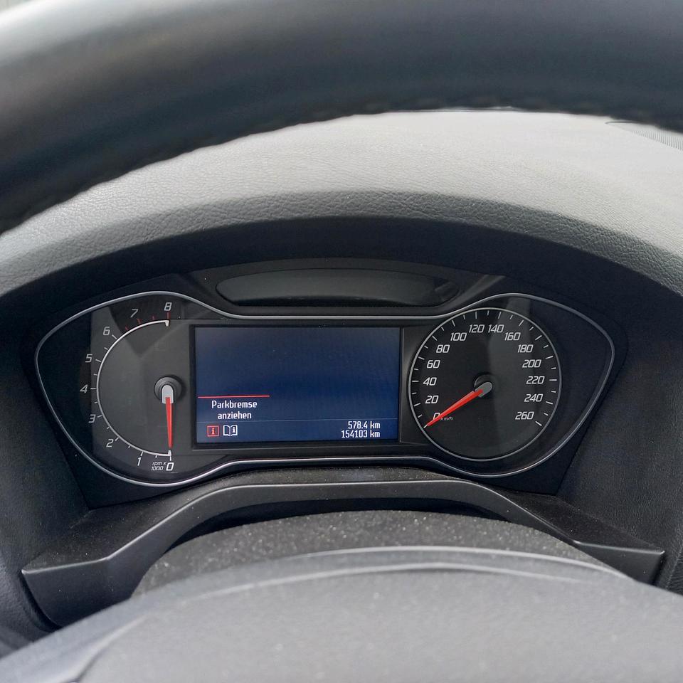 Ford S-Max 2011 — photo 11