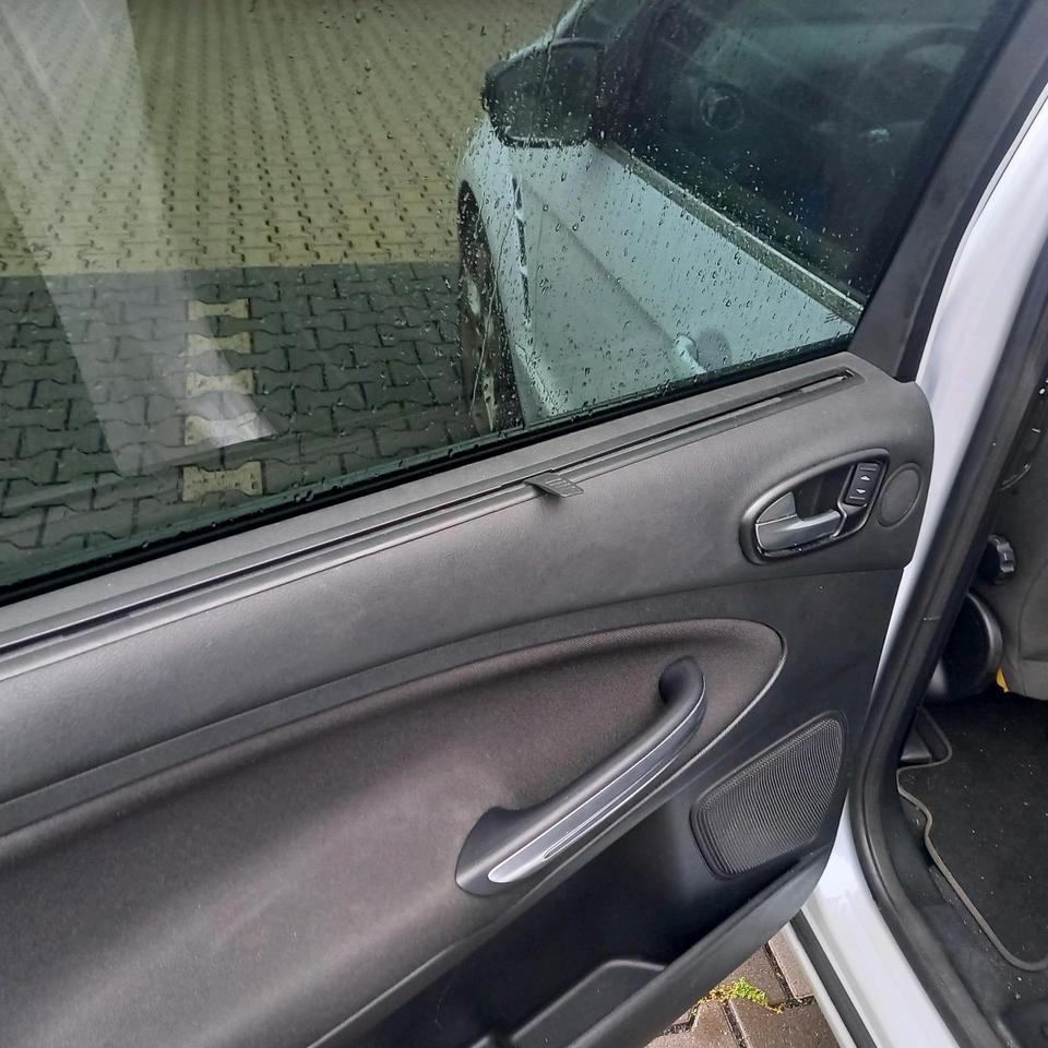 Ford S-Max 2011 — photo 13