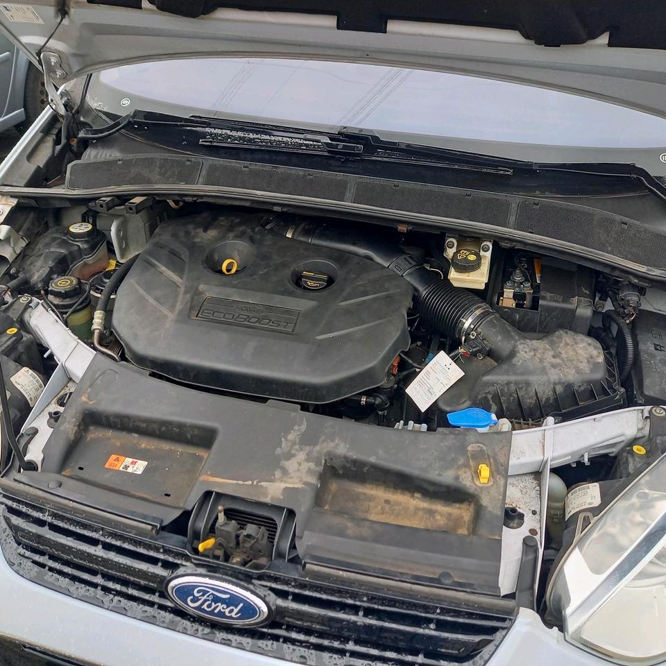 Ford S-Max 2011 — photo 17