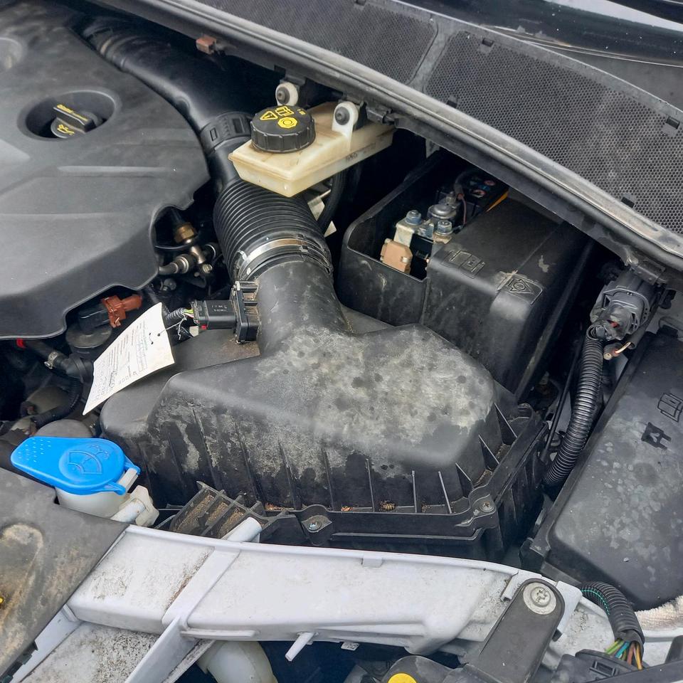 Ford S-Max 2011 — photo 18