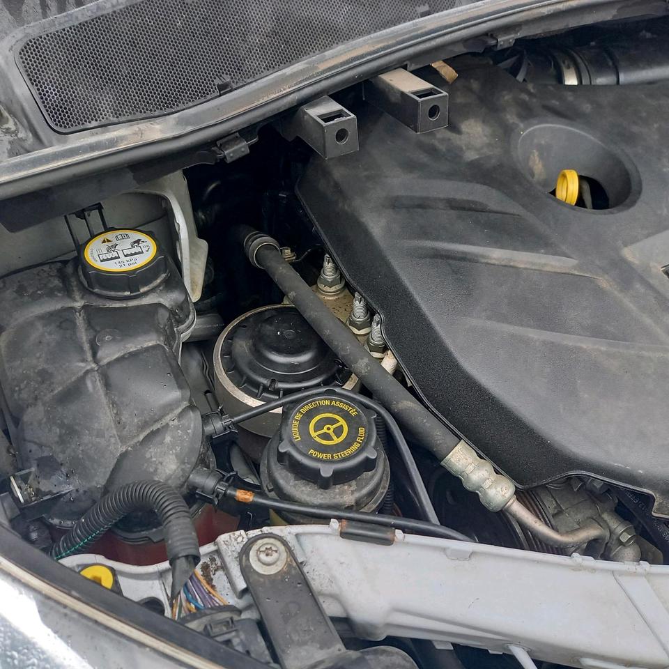 Ford S-Max 2011 — photo 19