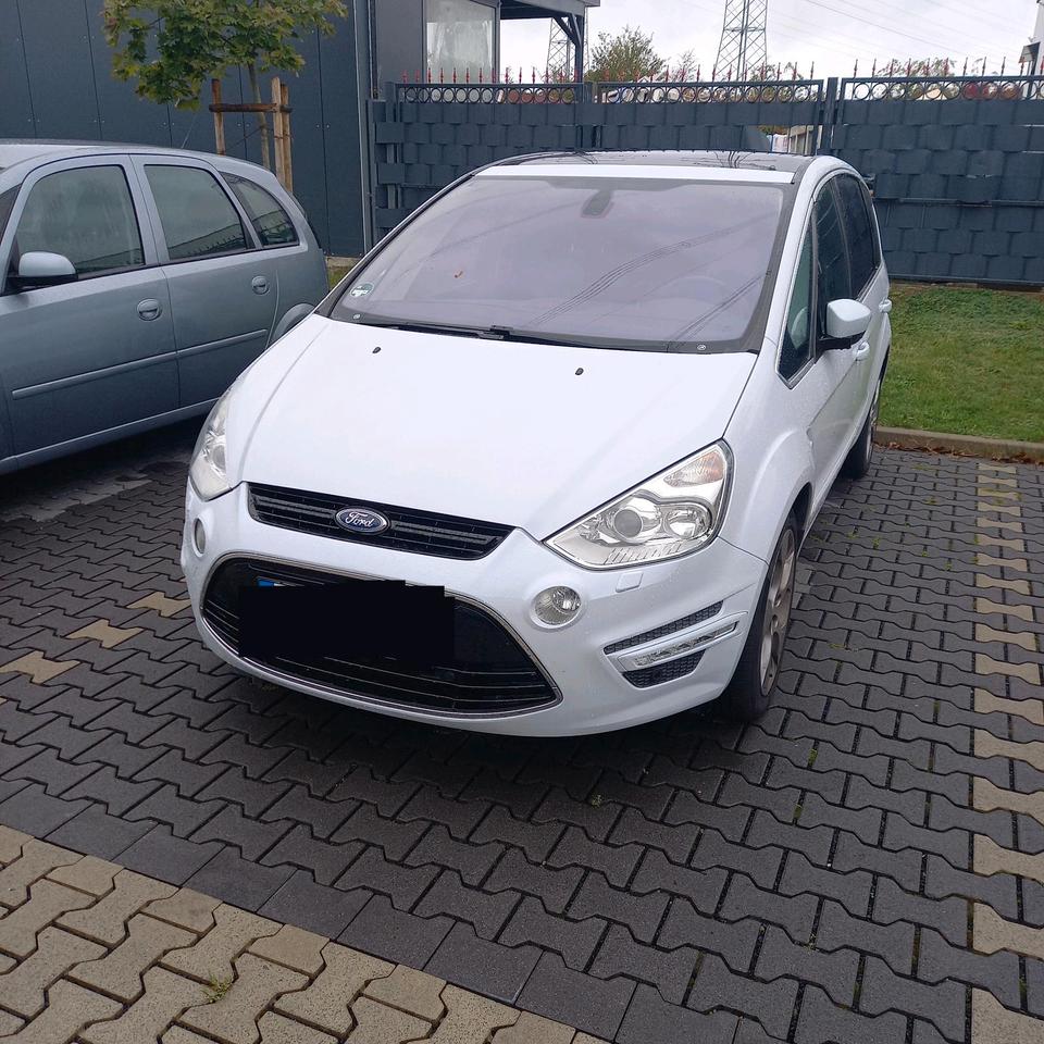 Ford S-Max 2011 — rear view