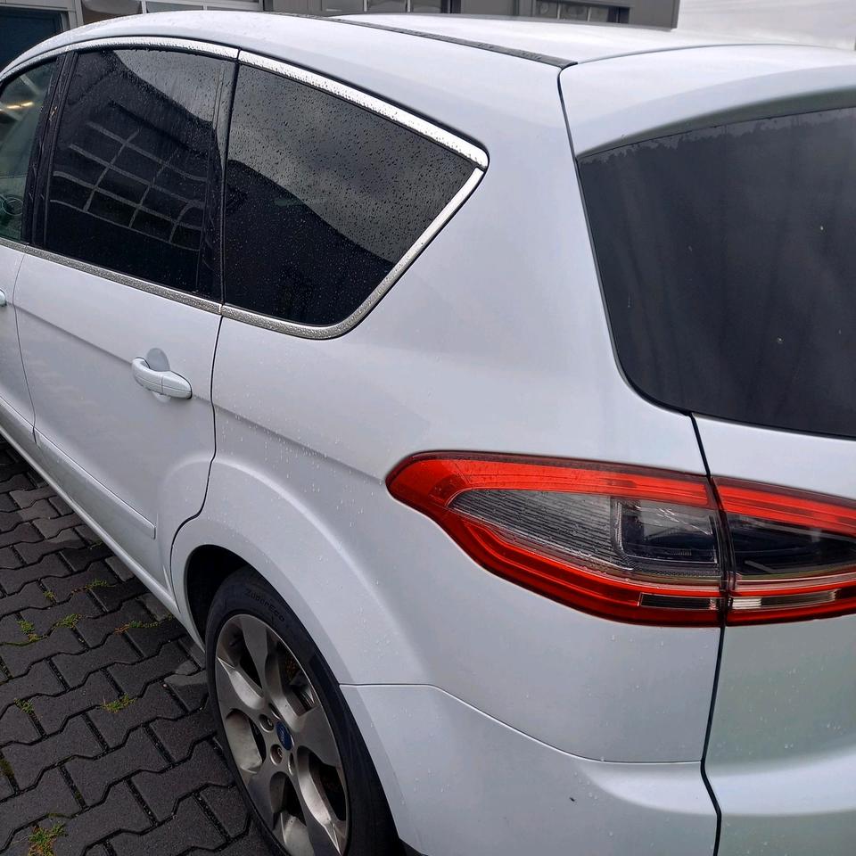 Ford S-Max 2011 — photo 8