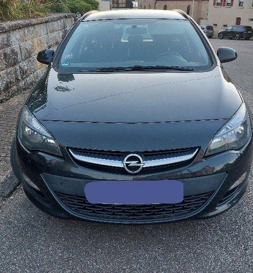 Opel Astra 2013 — rear view