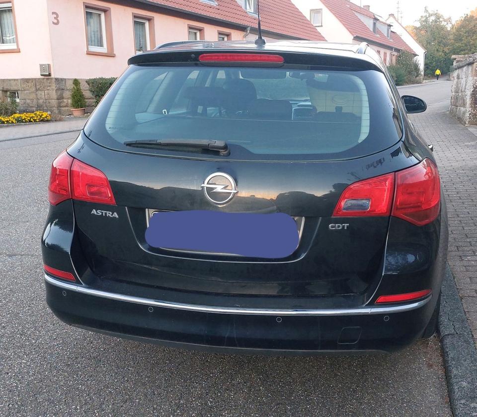 Opel Astra 2013 — interior