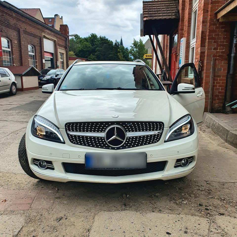 Mercedes Benz C 180 2010 — engine