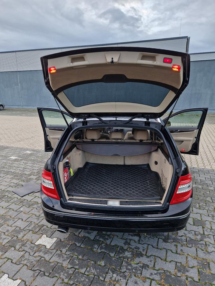 Mercedes Benz 220 2008 — photo 10