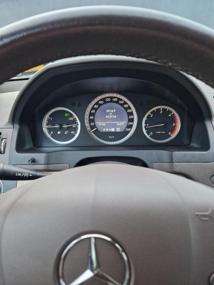 Mercedes Benz 220 2008 — photo 14