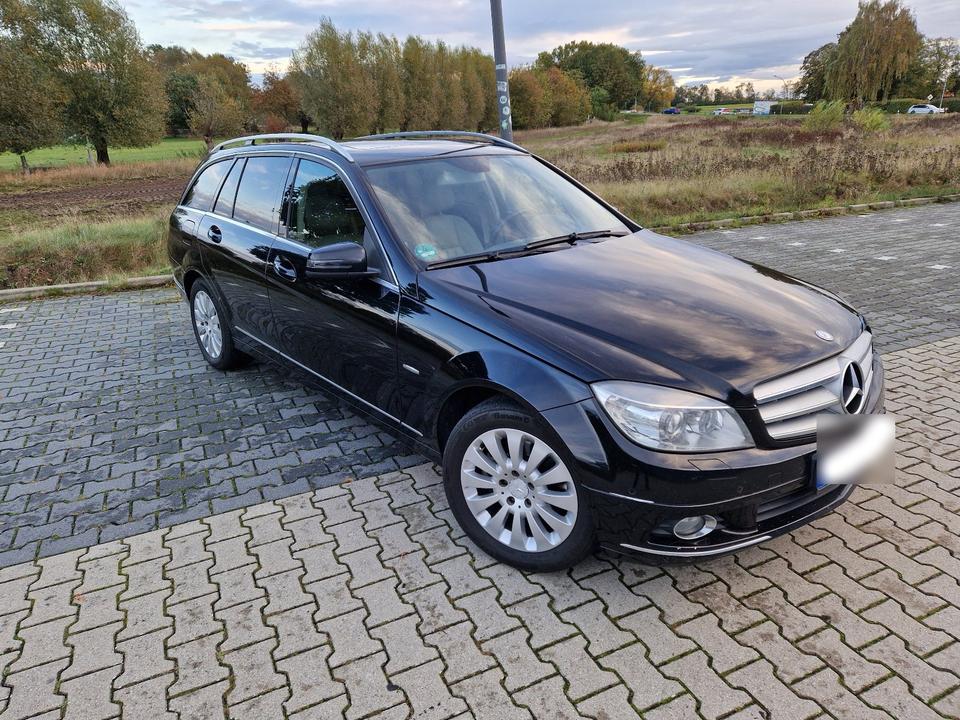 Mercedes Benz 220 2008 — rear view