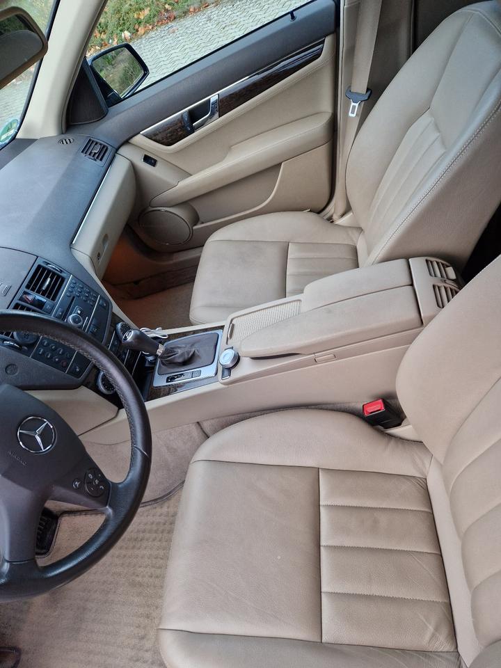 Mercedes Benz 220 2008 — photo 9