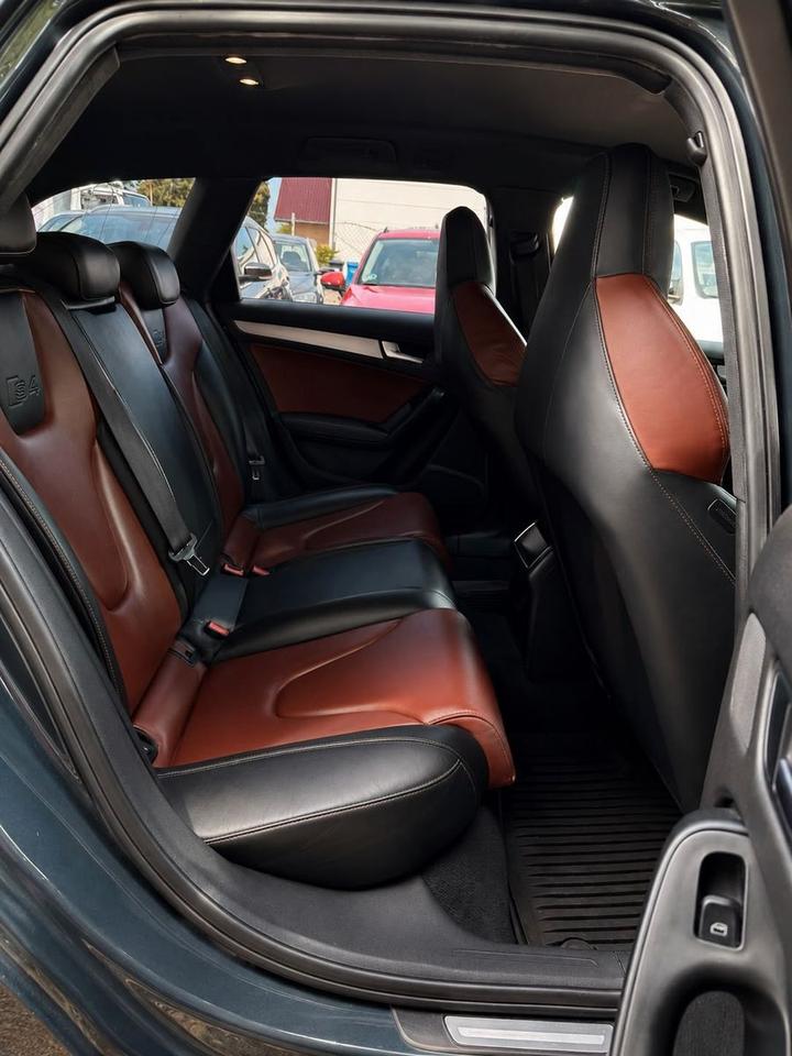 Audi A4 2009 — photo 10