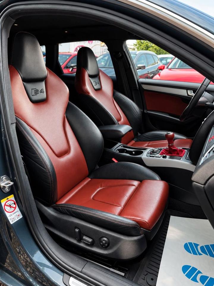 Audi A4 2009 — photo 9