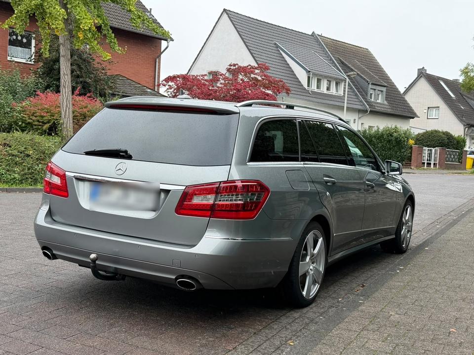 Mercedes Benz E 300 2011 — vehicle for AFU Ukraine