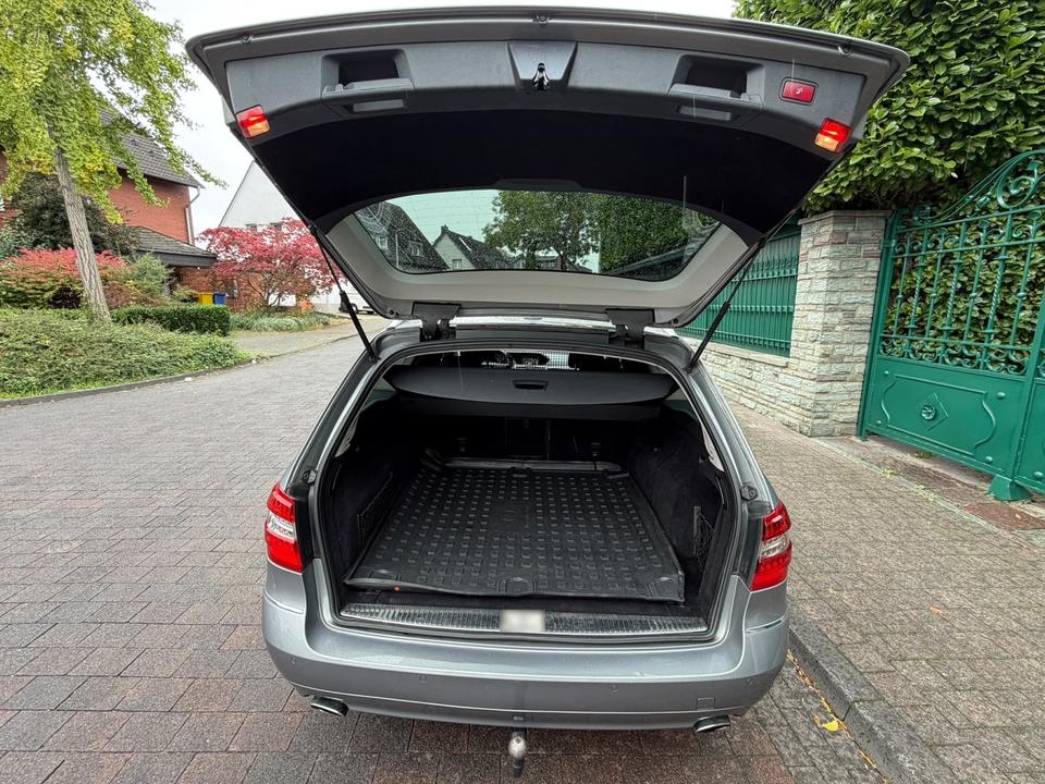 Mercedes Benz E 300 2011 — photo 10