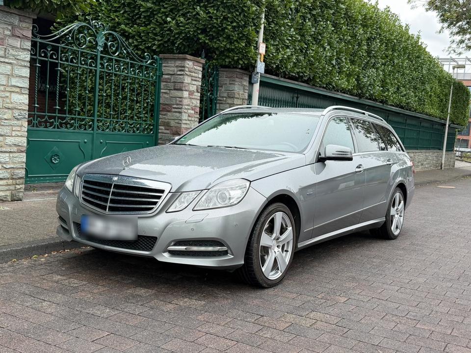 Mercedes Benz E 300 2011 — engine