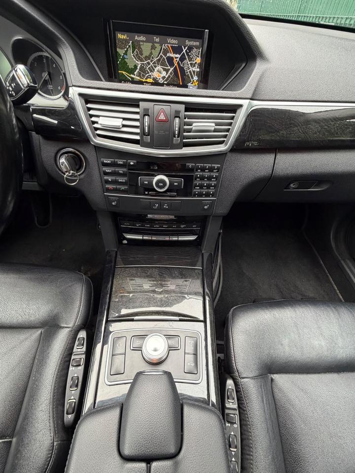 Mercedes Benz E 300 2011 — photo 8