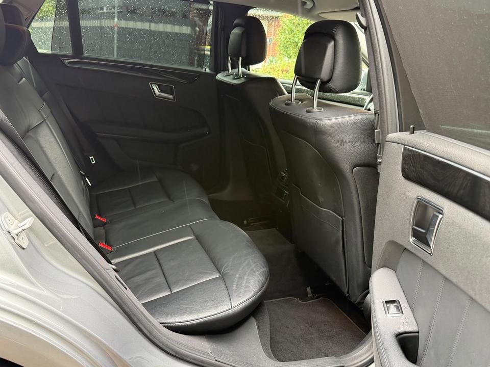 Mercedes Benz E 300 2011 — photo 9