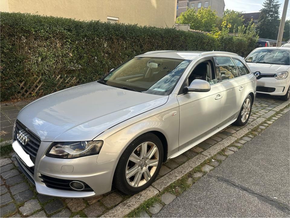 Audi A4 2009 — вигляд ззаду