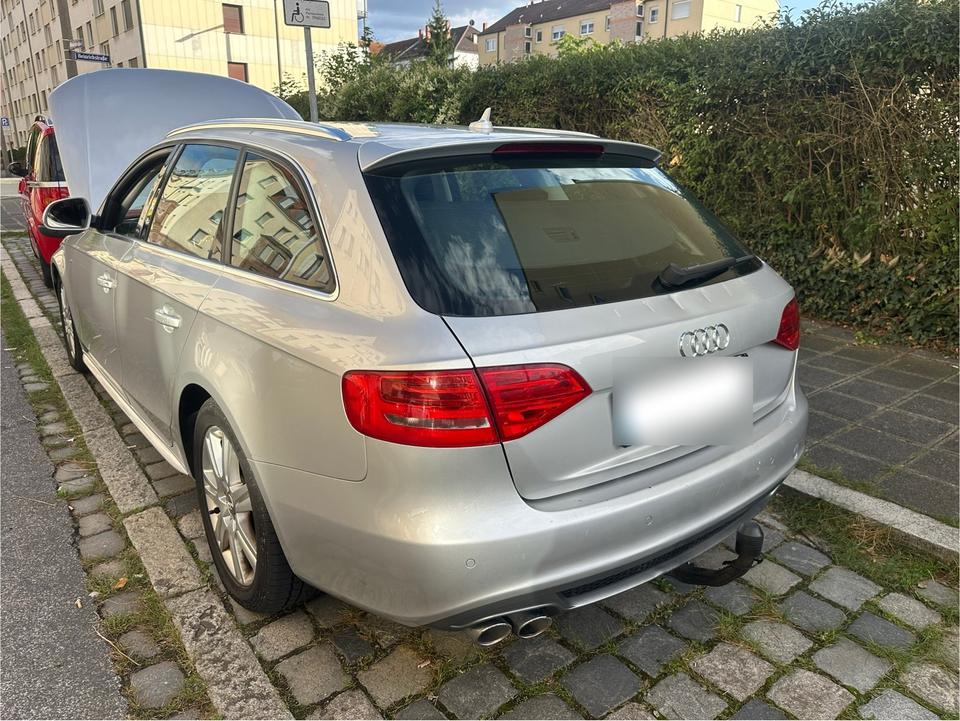 Audi A4 2009 — салон