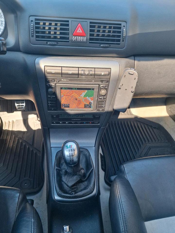 Skoda Octavia 2004 — photo 10