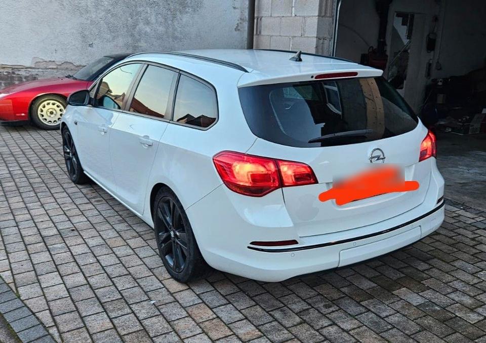 Opel Astra 2015 — двигун