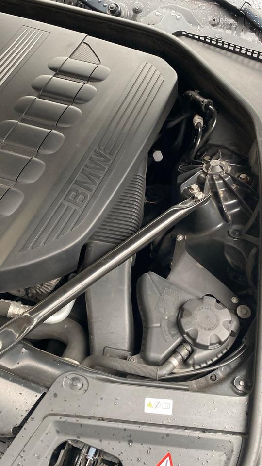 BMW 525 2011 — photo 13
