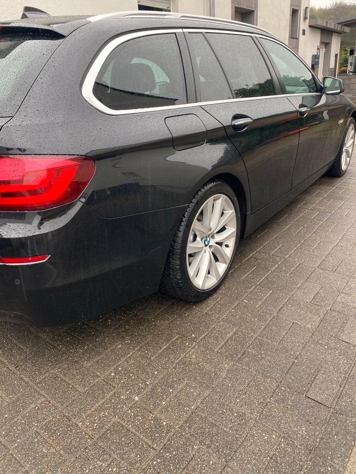 BMW 525 2011 — interior