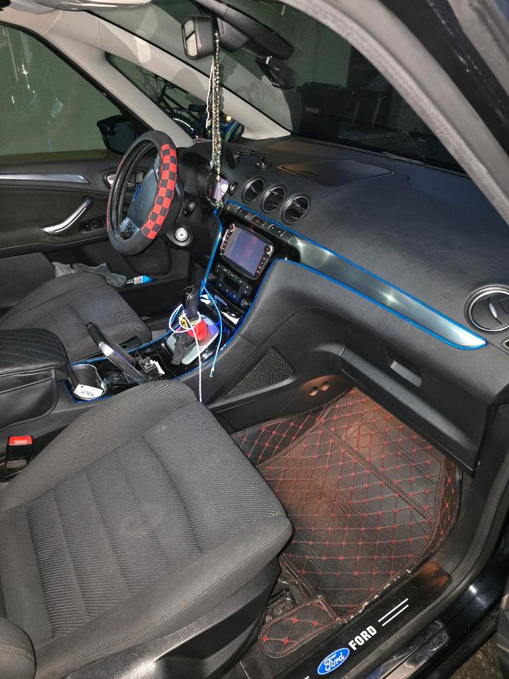 Ford S-Max 2010 — photo 8
