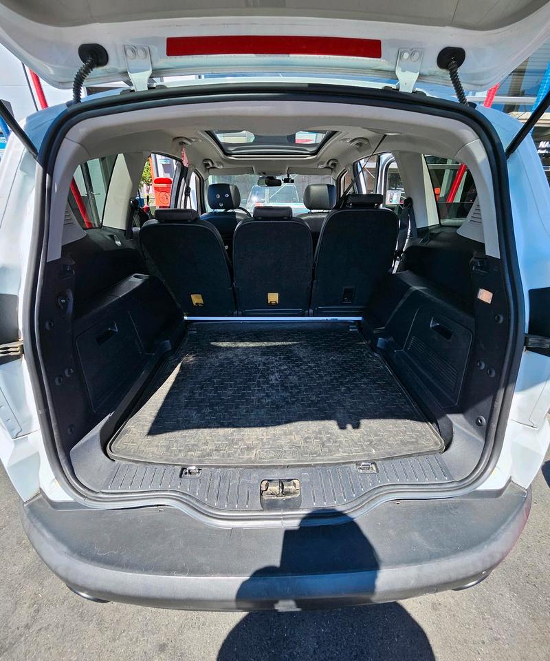 Ford S-Max 2012 — photo 10