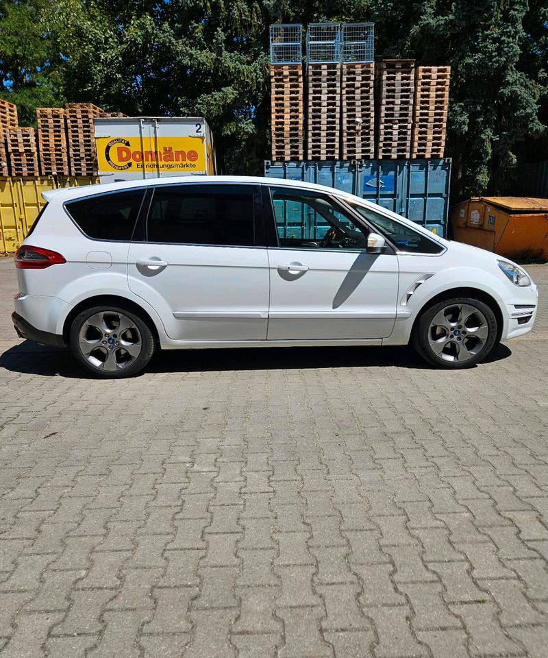 Ford S-Max 2012 — rear view