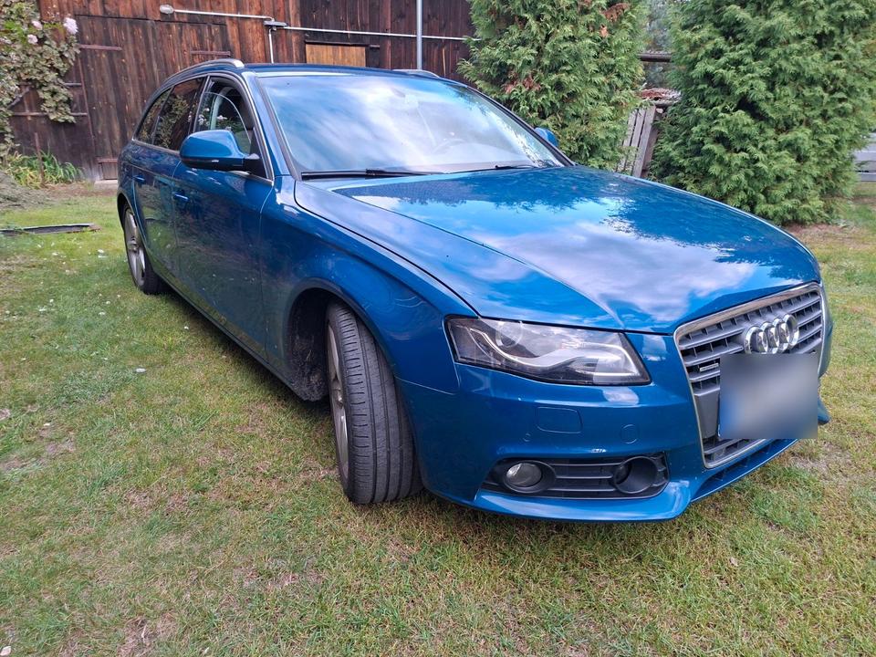 Audi A4 2009 — engine