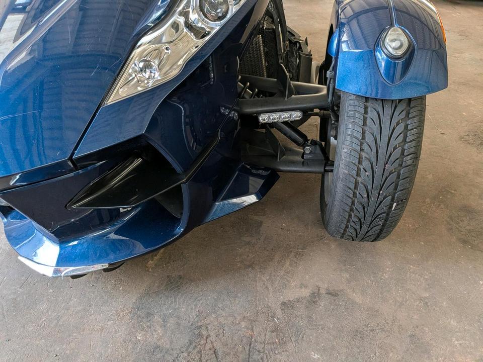 Weitere Motorräder Gelöscht • CAN AM Spyder Unfall 2011 — vehicle for AFU Ukraine
