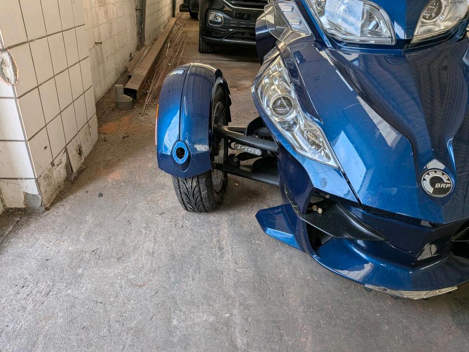 Weitere Motorräder Gelöscht • CAN AM Spyder Unfall 2011 — rear view