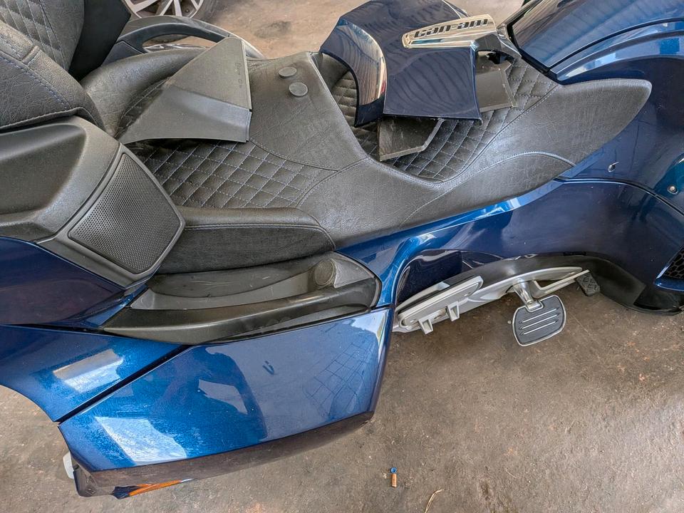 Weitere Motorräder Gelöscht • CAN AM Spyder Unfall 2011 — engine 998 ccm