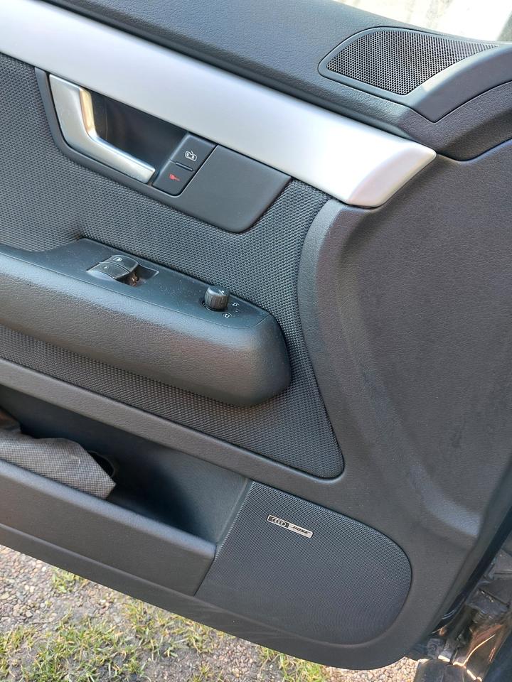 Audi A4 2004 — photo 11