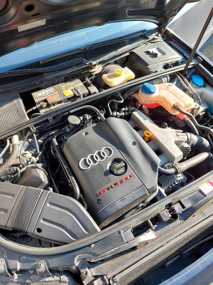 Audi A4 2004 — photo 12