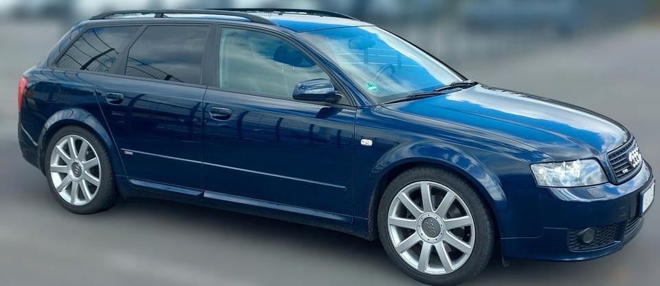 Audi A4 2004 — rear view
