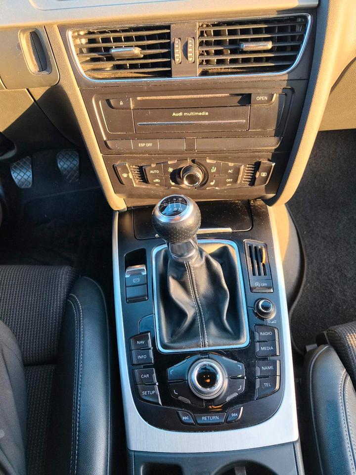 Audi A4 2010 — photo 15