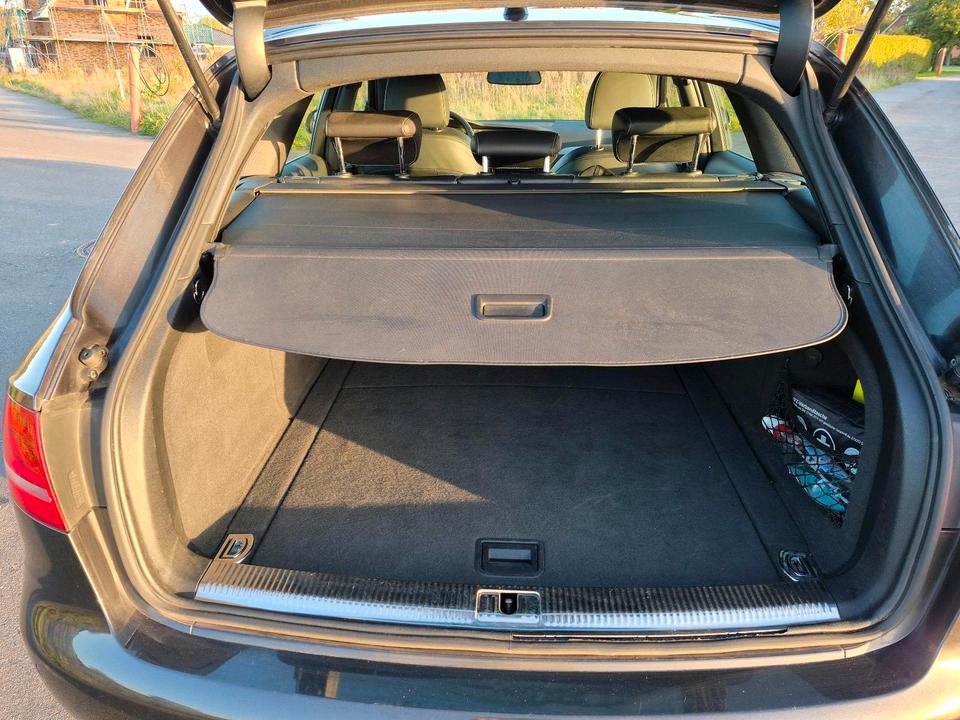 Audi A4 2010 — photo 8