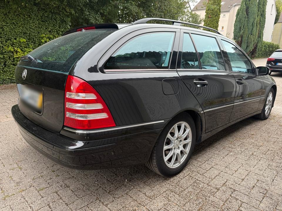 Mercedes Benz C 280 2006 — engine