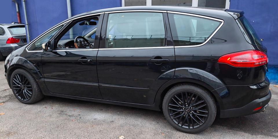 Ford S-Max 2012 — вигляд ззаду