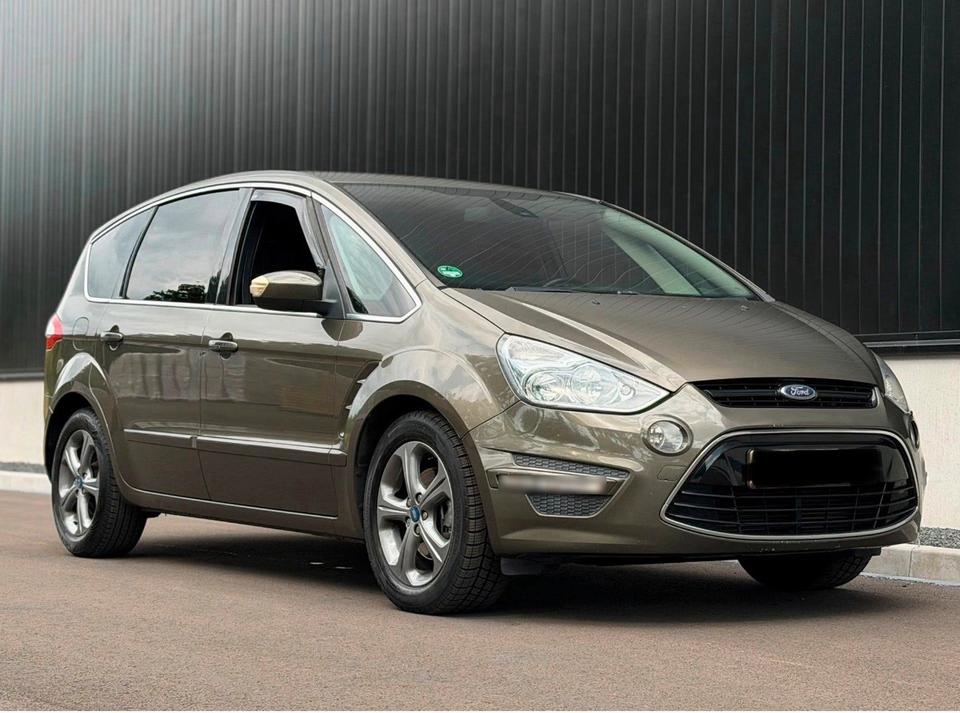 Ford S-Max 2010 — rear view