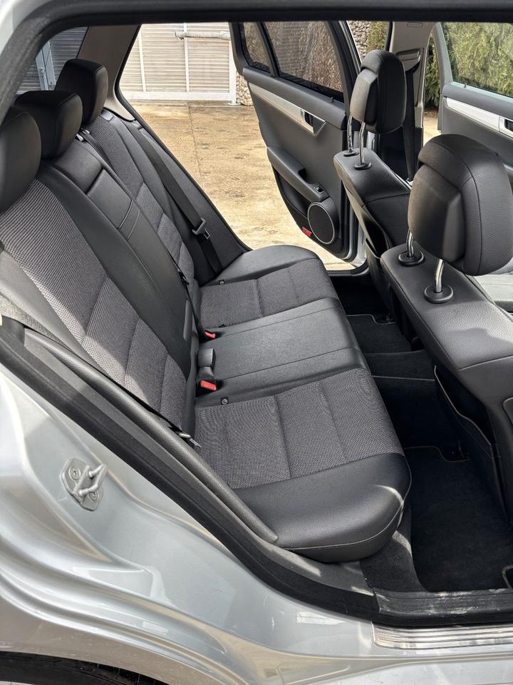 Mercedes Benz C 200 2012 — photo 7