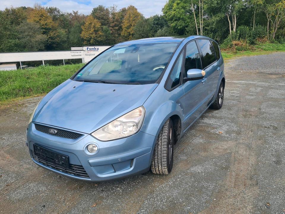 Ford S-Max 2008 — rear view