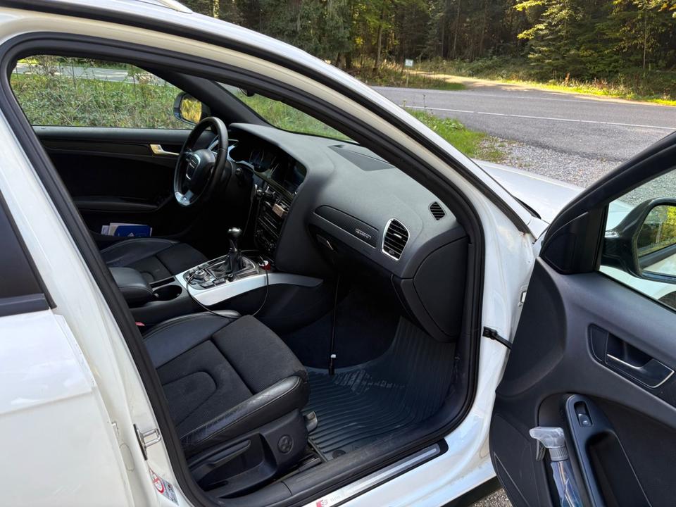 Audi A4 2009 — photo 12